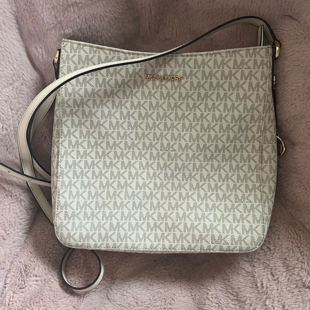 Michael Kors Jet Set Crossbody Bag.